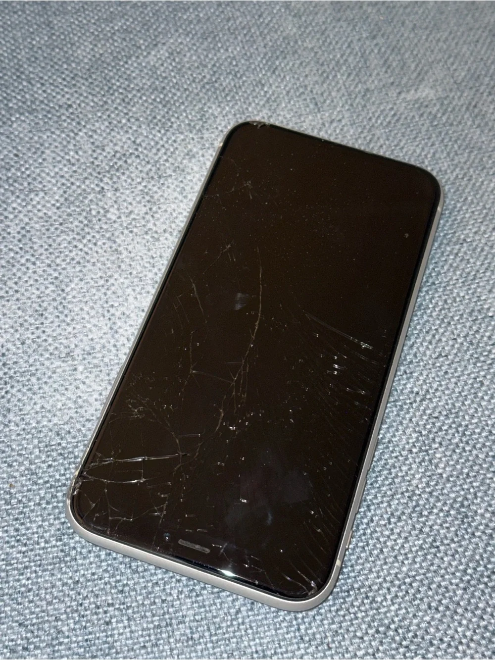 Unlocked Apple iPhone XR 64GB | 87% Battery | Face ID Works | Smashed Glass